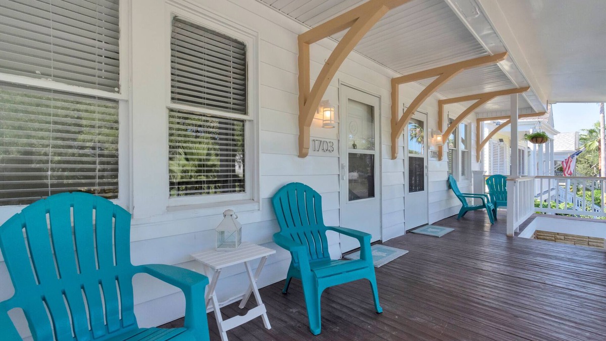 San Jacinto Apartment | 2 Apartments (side by side) in Historical Galveston - 8 min walk to beach!