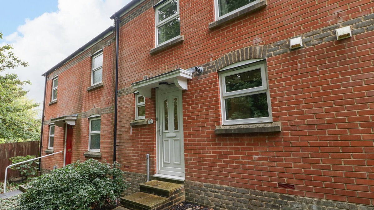 Dorchester House | 2 BATHSHEBA TERRACE, pet friendly, with a garden in Dorchester