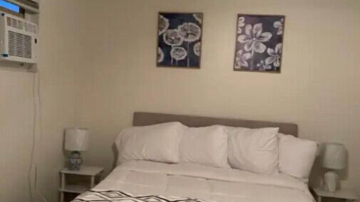 Riverside Apartment | 2 bd hidden gem+private backyard