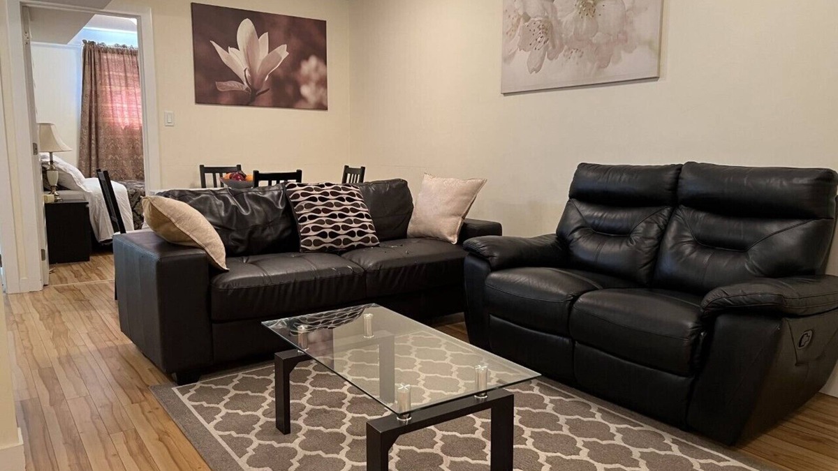 Northwest Edmonton House | 2 BD RM Modern House with Private Entrance in a Peaceful Neighbourhood
