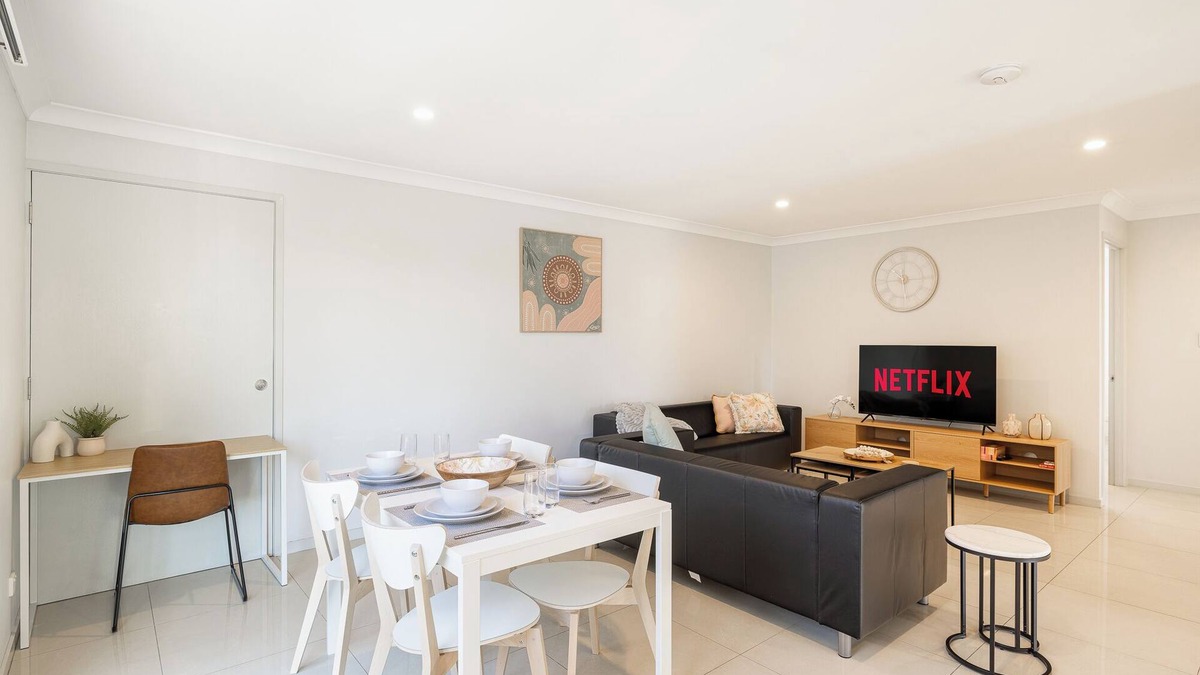 Rocklea Apartment | 2 Bdr Apt! Garage! Clean! GST Credits! 219D2