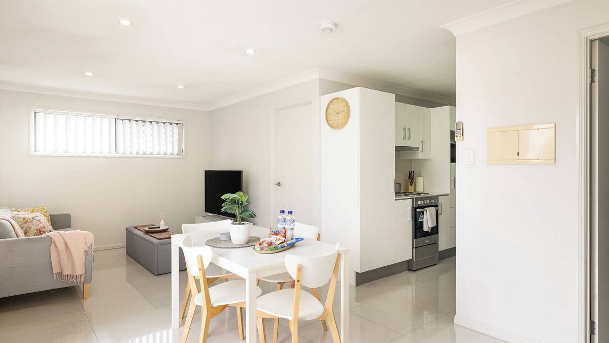 Rocklea Apartment | 2 Bdr Apt! Garage! Clean! GST Credits! 318D2