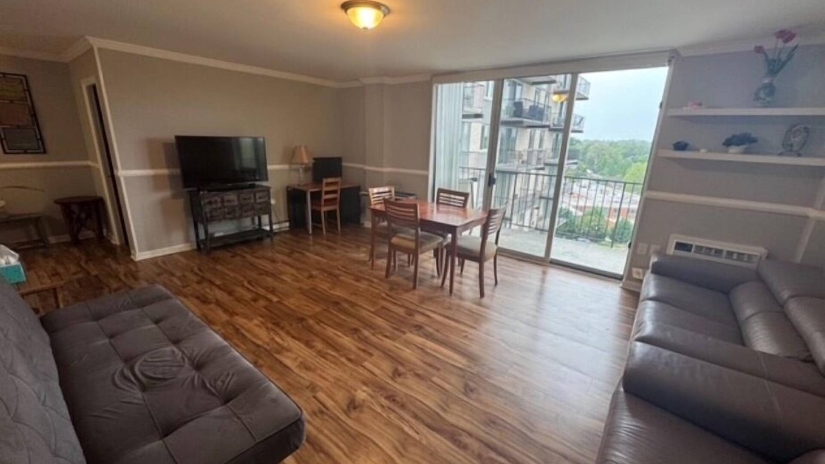 Lake Barcroft Condo | 2-bdr Condo for a Professional Traveller