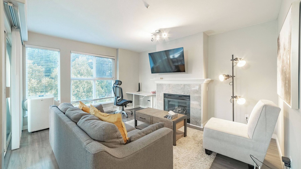 Fairview Apartment | 2 BDR Condo Walk to Granville Island @ False Creek