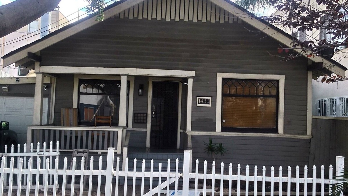 Alamitos Beach Cottage | 2-bdr home, walk to the beach, mins to the Convention Center & Cruise Terminal