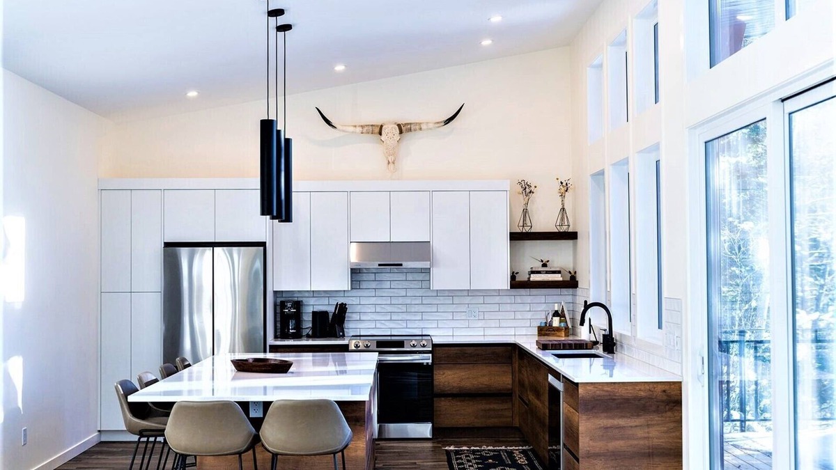 East Kootenay House | 2 BDR | Private, Stylish & All new