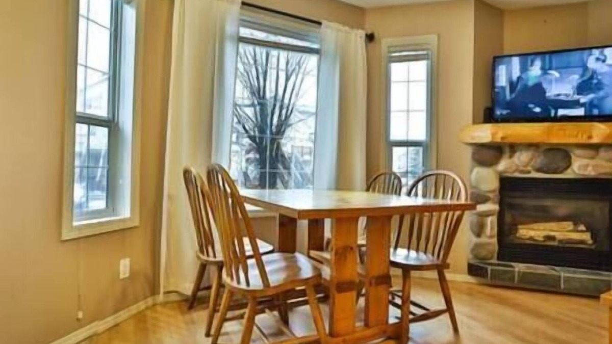 East Kootenay House | 2 BDR Townhouse/Mountain Views/Patio