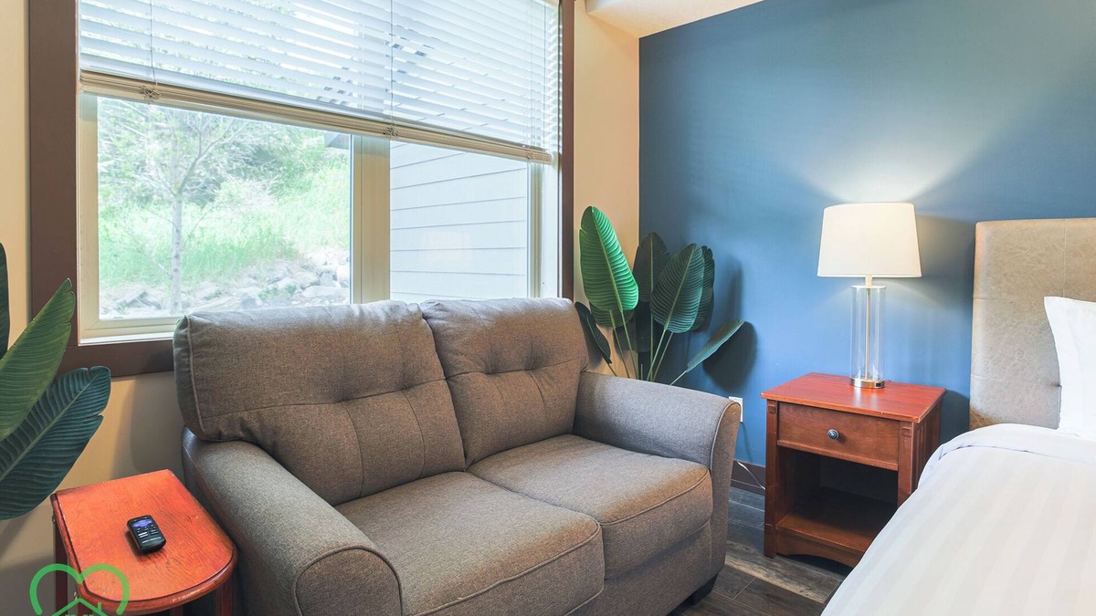 East Kootenay Apartment | 2 BDRM Condo - Superb Facilities - Great Location