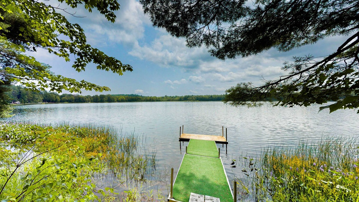 Franklin House | 2 beautifully designed, off-the-grid homes with amazing lakefront views & access