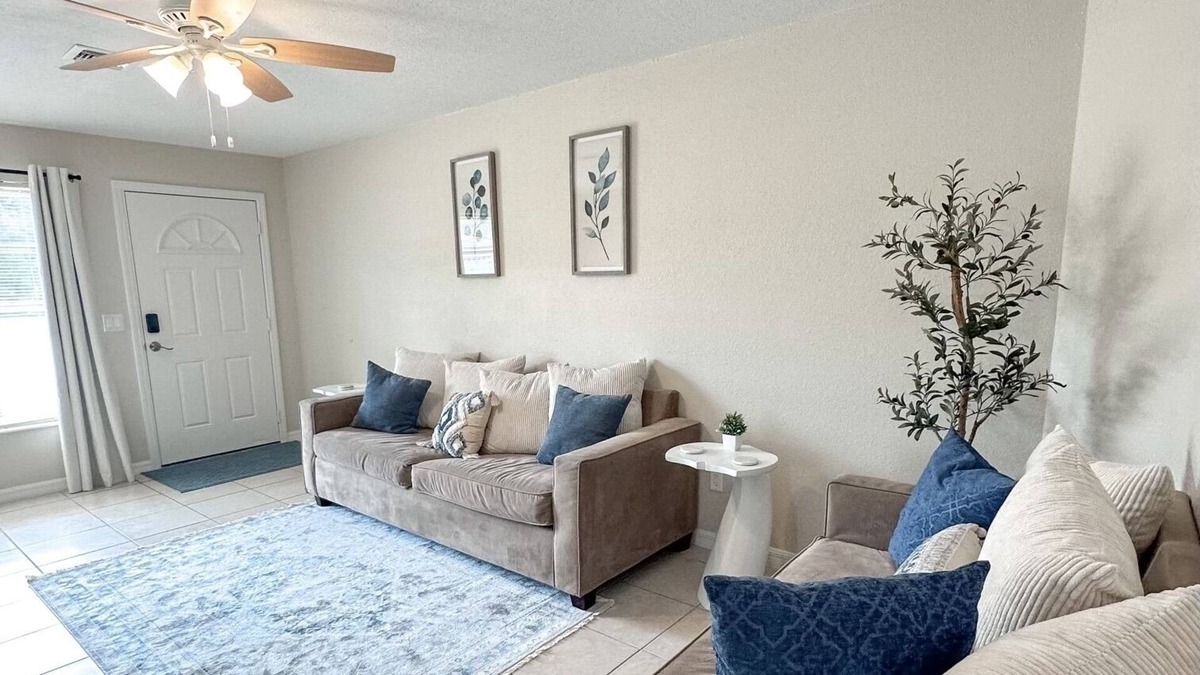 Fort Myers Shores House | 2 Bed/1 Bath - 1 King/ 2 Queens