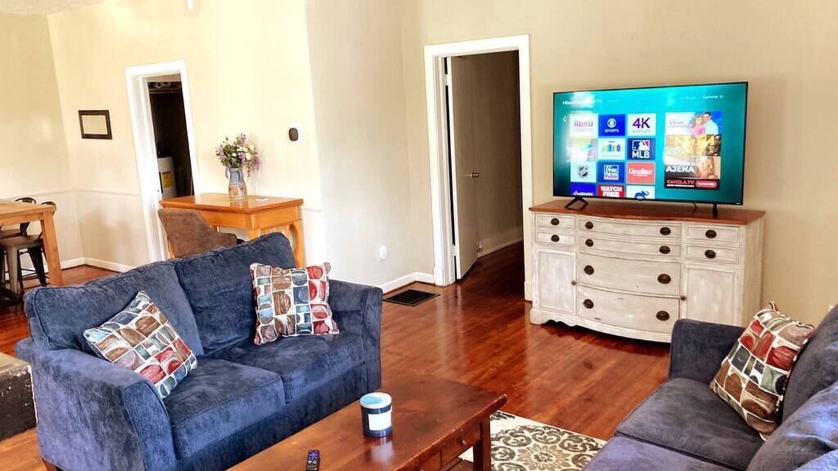 Columbus Apartment | 2 bed 1 bath, 5 min to downtown, 12 min to base