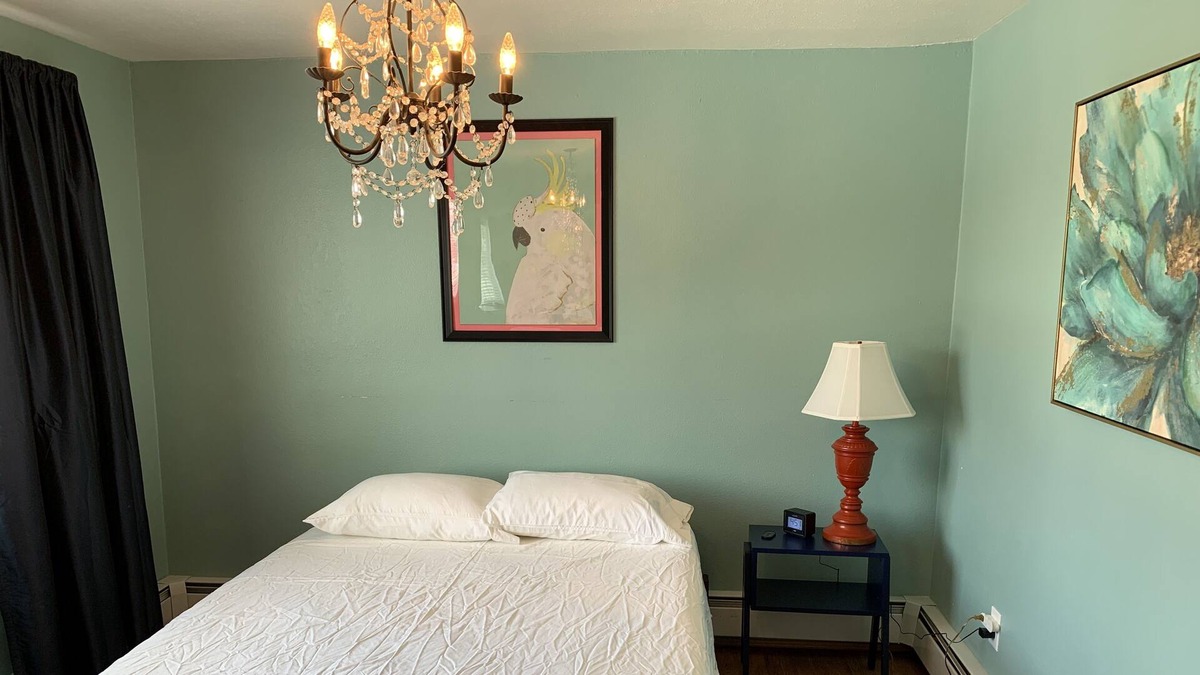 University Area House | 2 Bed, 1 Bath Quiet Duplex Unit