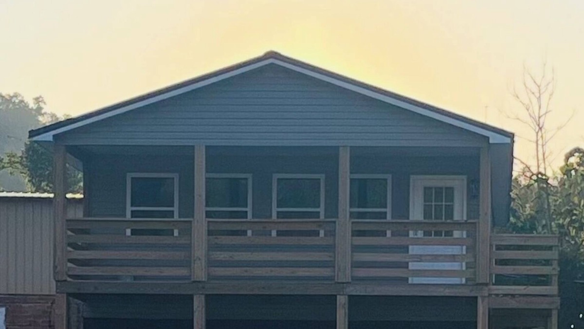 Mount Gay Apartment | 2 bed 1 bath. sleeps 6 in Logan. Located near HMTS access points, dining, shops