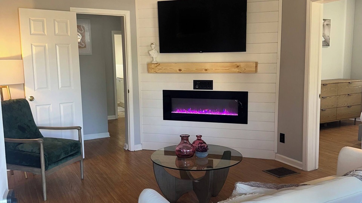 Mount Airy Apartment | 2 Bed 1 Bath W/Fireplace , 10min from DTW