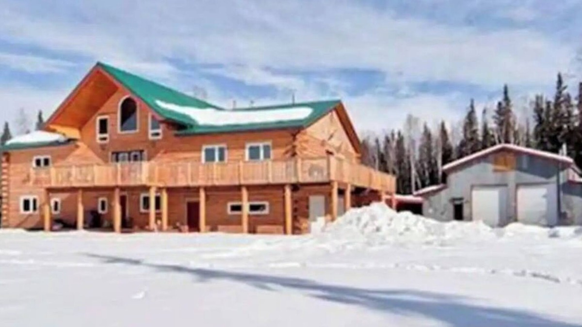 Badger House | 2 Bed/1Bath Triplex Log Cabin - Unit B