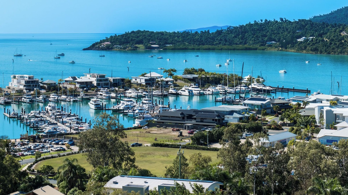Airlie Beach Apartment | 2 Bed 2 Bath apartment with breath-taking Coral Sea views