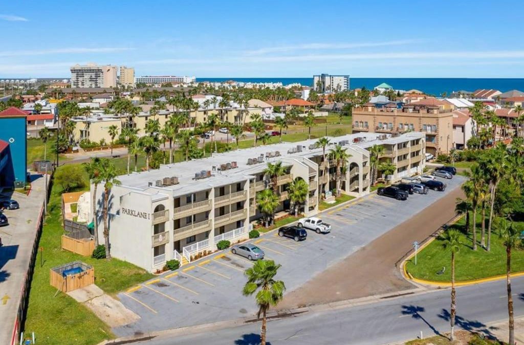 South Padre Island House | 2 Bed 2 Bath Condo by Beach with Resort Pool