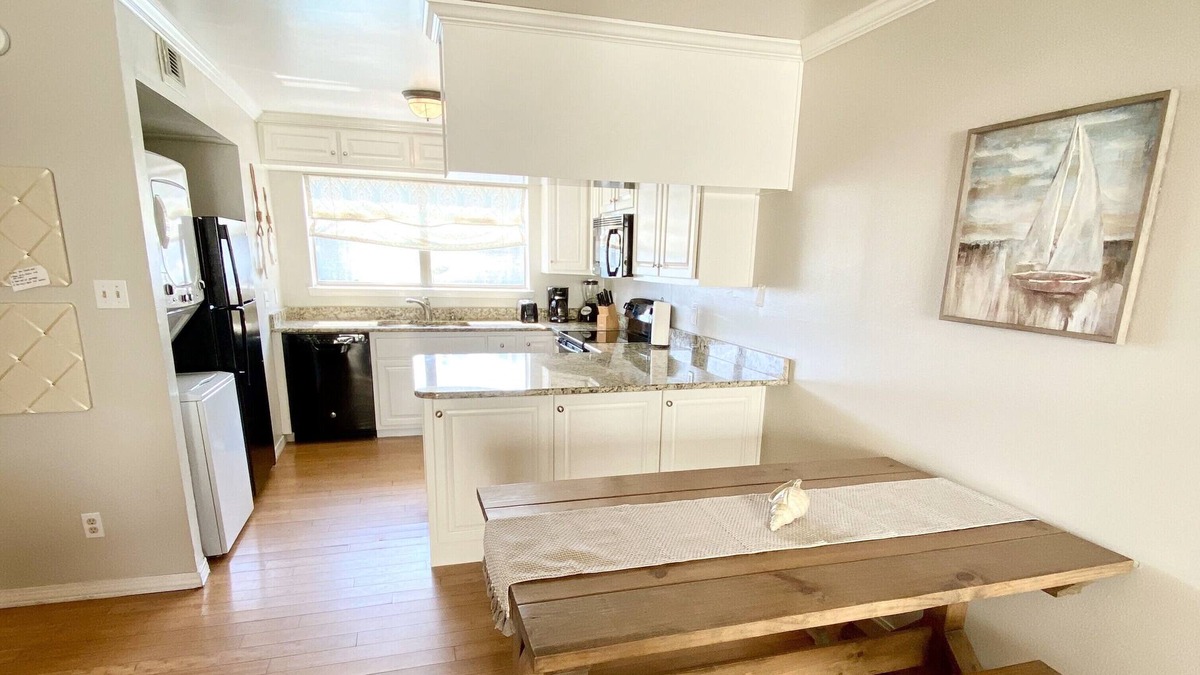 Orange Beach East Apartment | 2 bed 2 bath minutes to FloraBama!