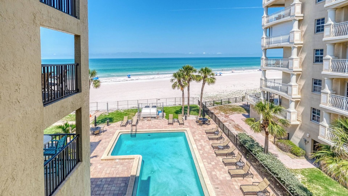 Redington Shores Condo | *2 bed, 2 bath Direct Gulf Front Unit at The Shores*Stunning Views*
