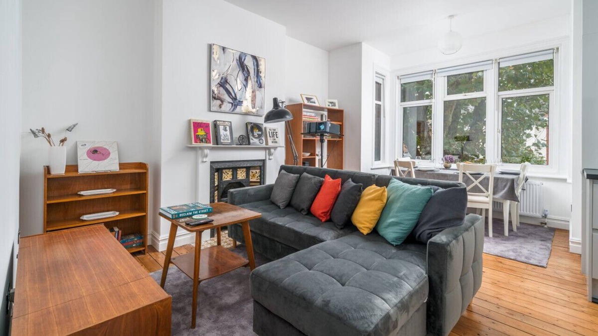 Kilburn Apartment | 2 Bed, 2 Bath WFH flat nr Hampstead/20mins to city
