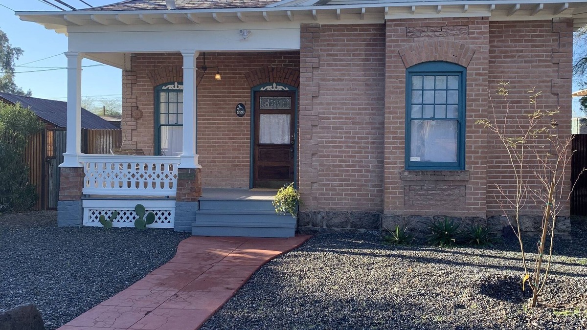 South Park House | 2 bed/2bath Desert Victorian house, downtown