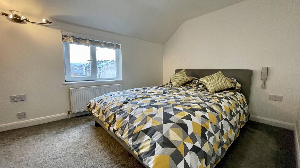 Scarborough Apartment | 2 Bed Apartment - Sleeps 4 - Wifi