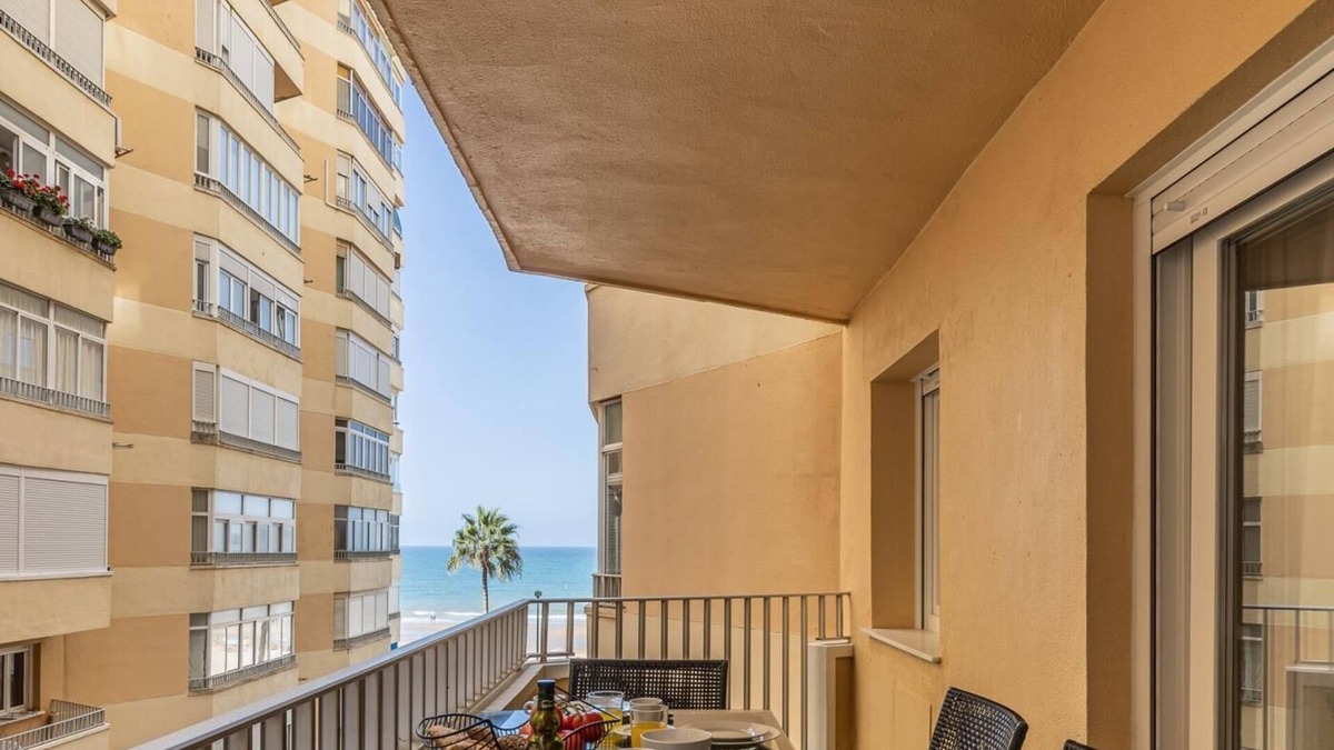 Cadiz Apartment | 2 bed Apt, 2 Bath 4px seaside
