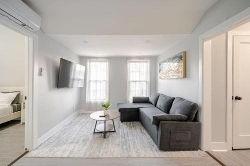 Black Rock Historic District Apartment | 2 Bed Apt in BlackRock by beach