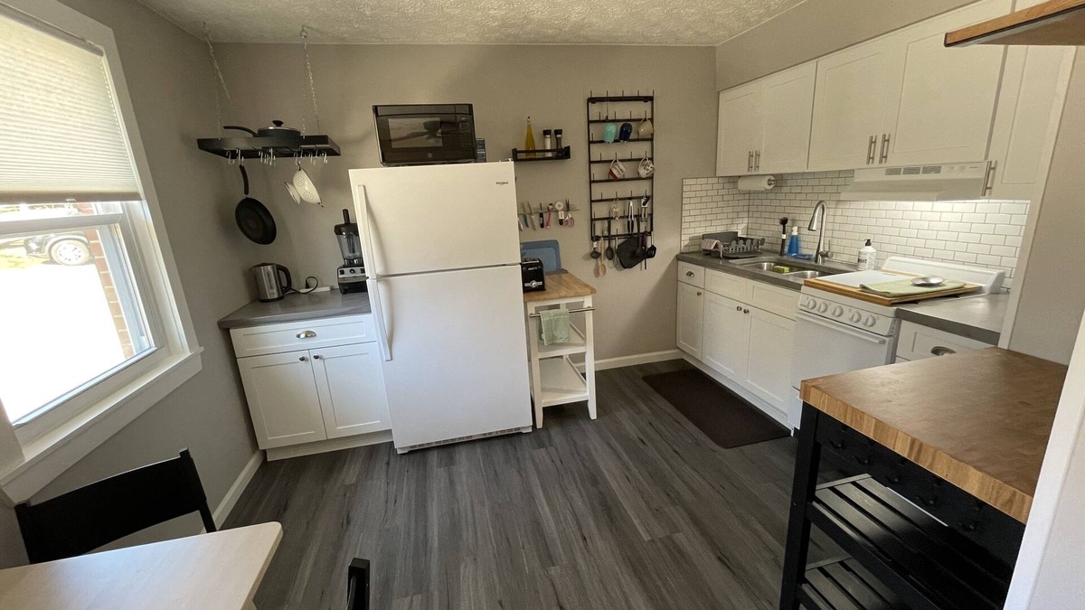 Newnan Apartment | 2 bed apt near historic downtown Newnan.