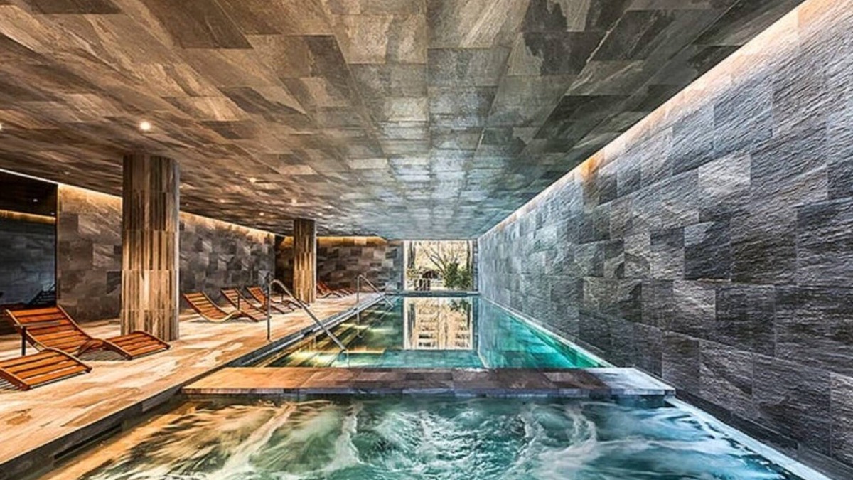 Melbourne Apartment | 2-bed Apt w/ Pool, Gym & Parking! Near Albert Park