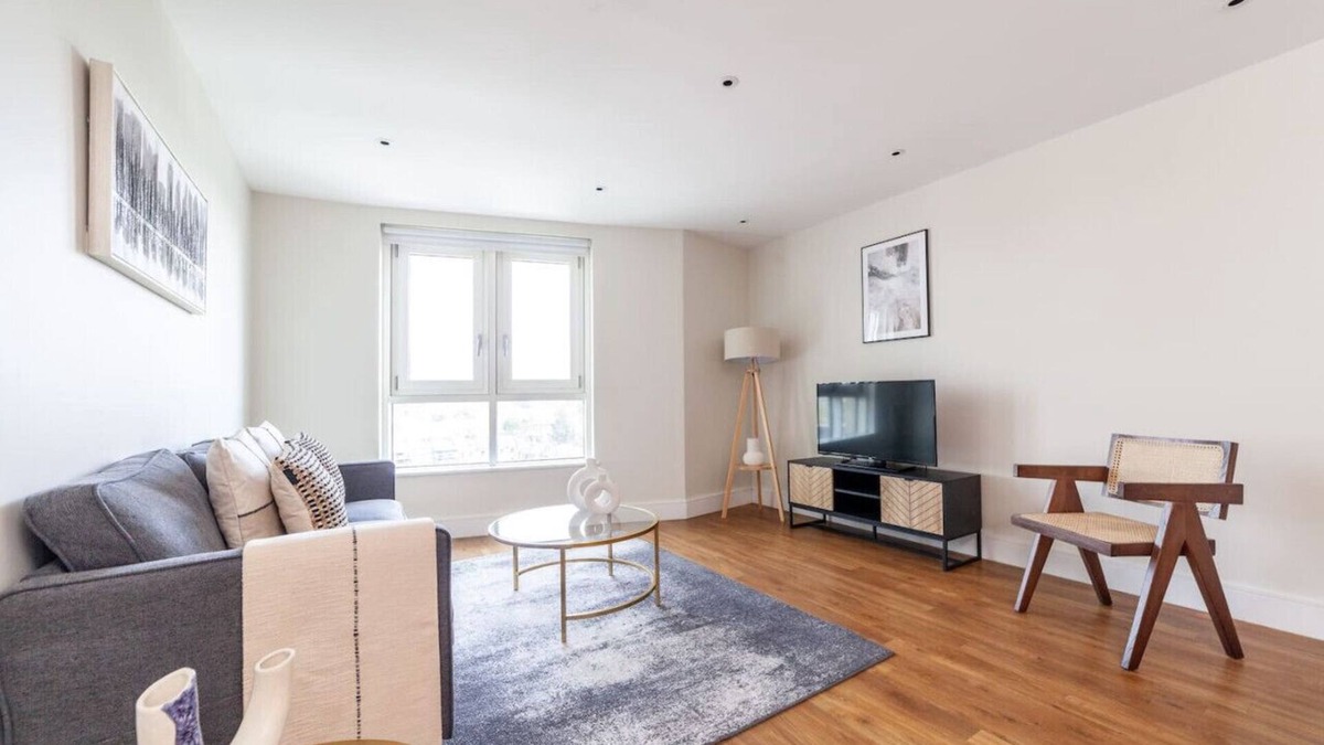New Cross Apartment | 2 Bed Balcony Flat in Highbury