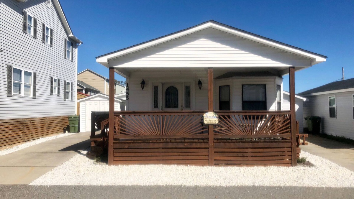 Myrtle Beach House | 2-bed/bath, complimentary golf cart, pet friendly -Myrtle Beach- discounted now