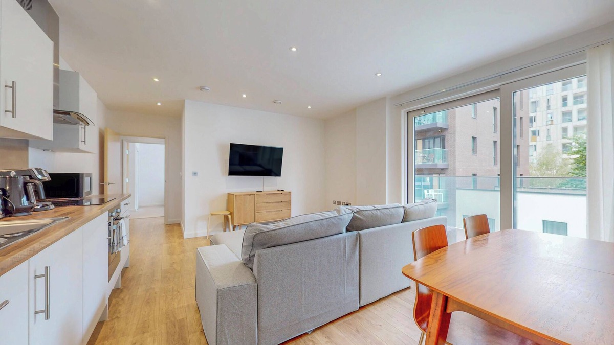 Peninsula Apartment | 2 Bed By River Thames & 11 Min to Greenwich Station