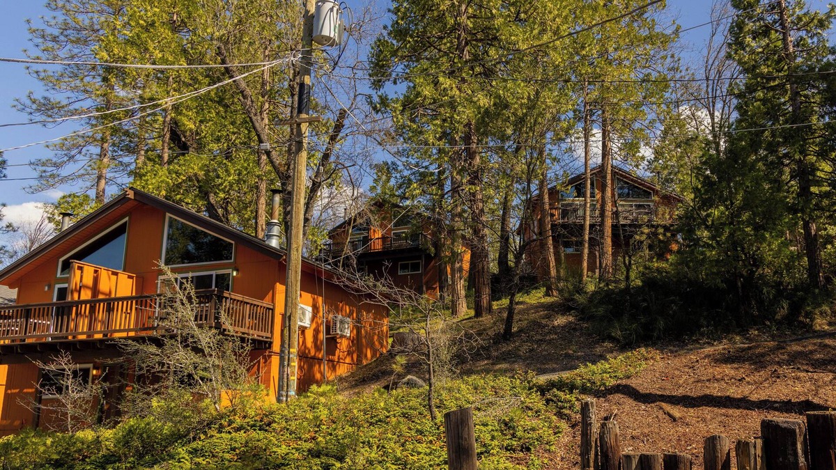 Bass Lake Cabin | 2 Bed Cabin at Bass Lake near Yosemite.