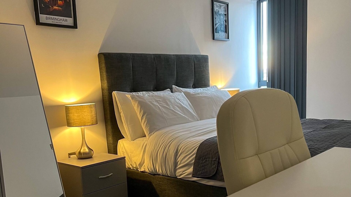 The Westside Apartment | 2-Bed City Centre Apartment - Prime Location!