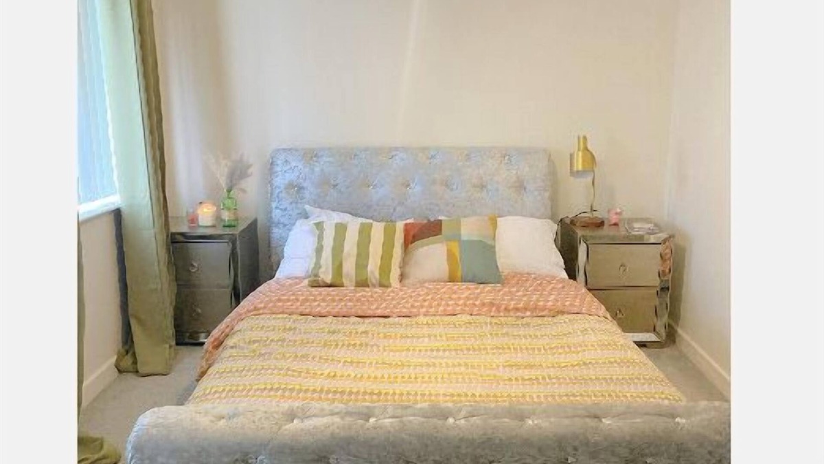 Chapeltown House | 2 bed close to leeds city new built free parking