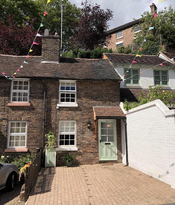 Bridgnorth House | 2 Bed Cottage - Sleeps 4 - Parking - Wifi