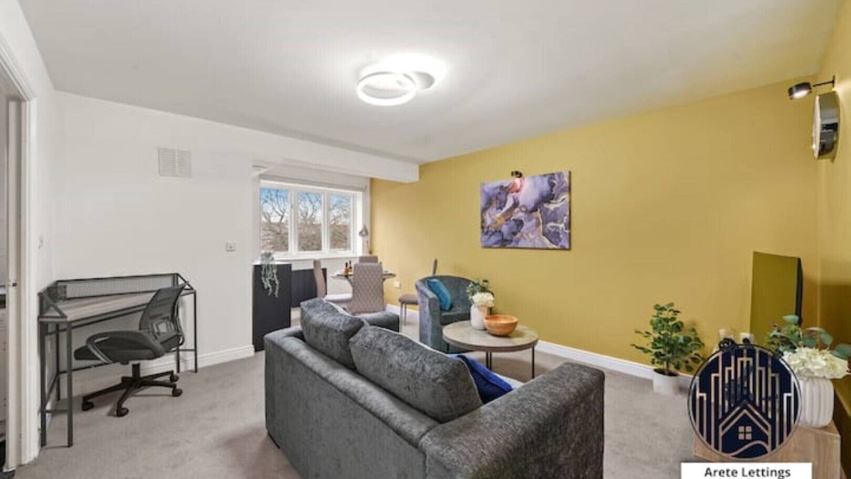 Woolwich Riverside Apartment | 2-Bed Cozy Retreat: Perfect for Weekend Breaks & Long-Term Stays