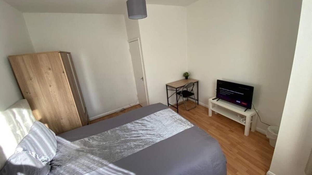 Stockwell Apartment | 2 Bed Flat 10 minutes From Central London, King Size Bed