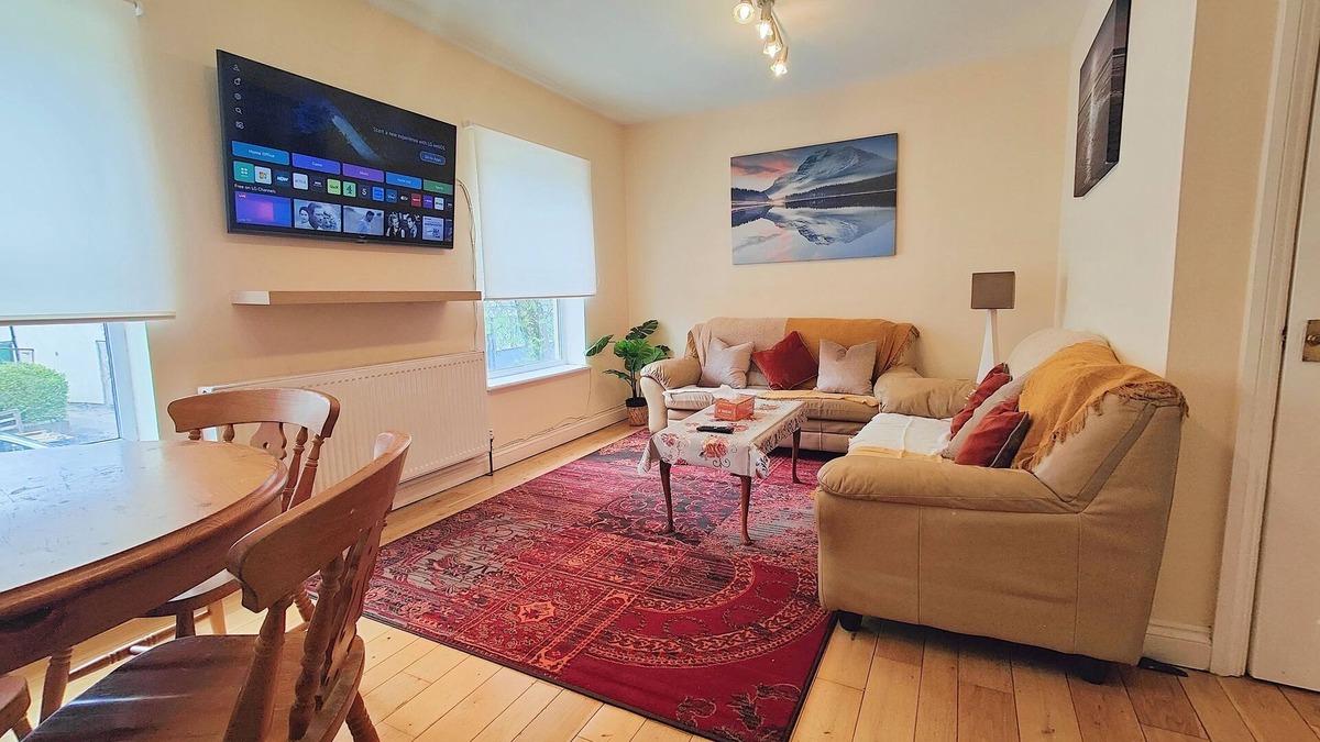 Bristol Apartment | 2 Bed Flat | 4 Guests | Wi-fi | Near Bristol City Centre