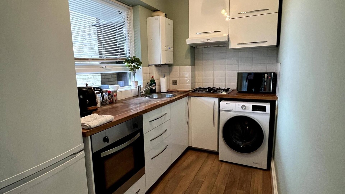 Fairfield Apartment | 2 Bed Flat - 9-12 Mins to Central London Sleeps 4