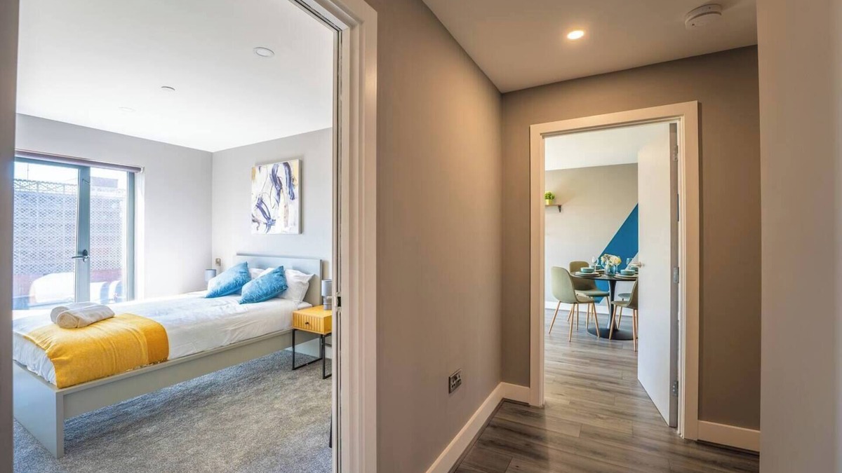 The Docks Apartment | 2-Bed Flat at Monarchs Quay, Liverpool Waterfront