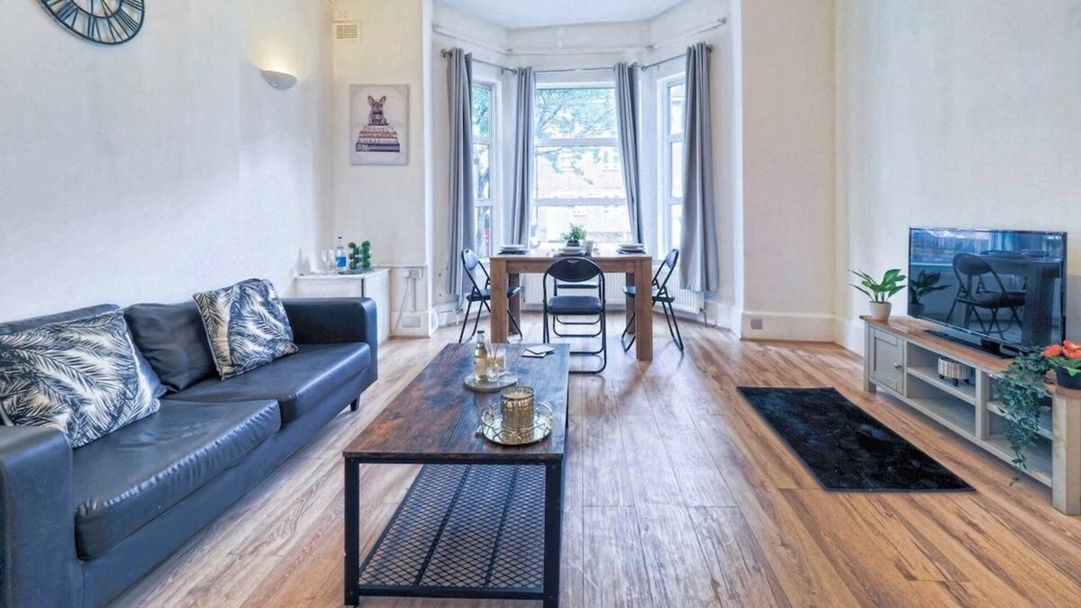 Kilburn Apartment | 2 Bed Flat In Heart Of Kilburn With Extra Bed Suitable for 6 People