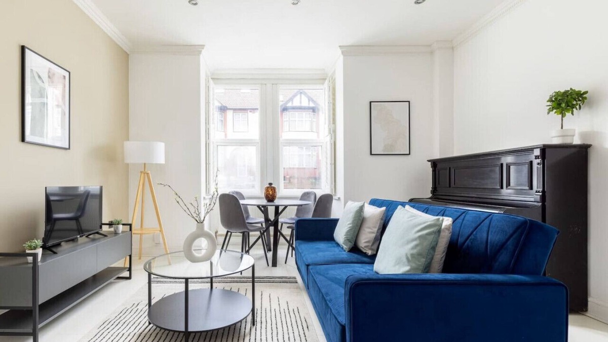 Wood Street Apartment | 2 Bed Flat near Walthamstow Market