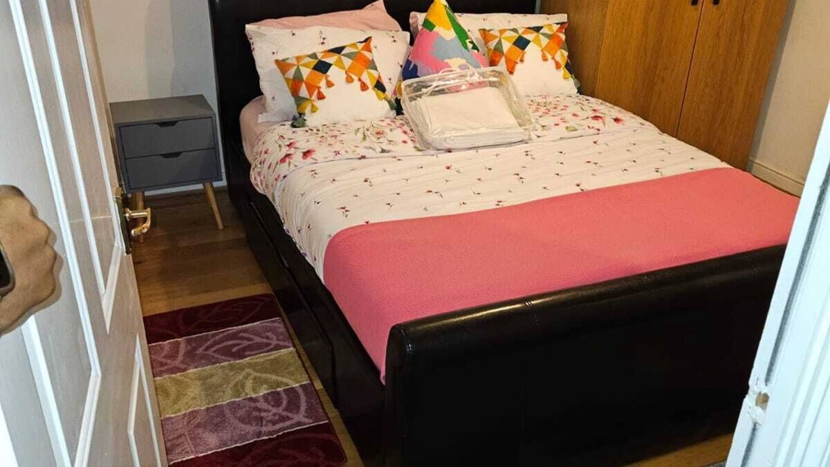 Eltham West House | 2 Bed Flat - Sleeps 4 - Parking - Garden - Wifi