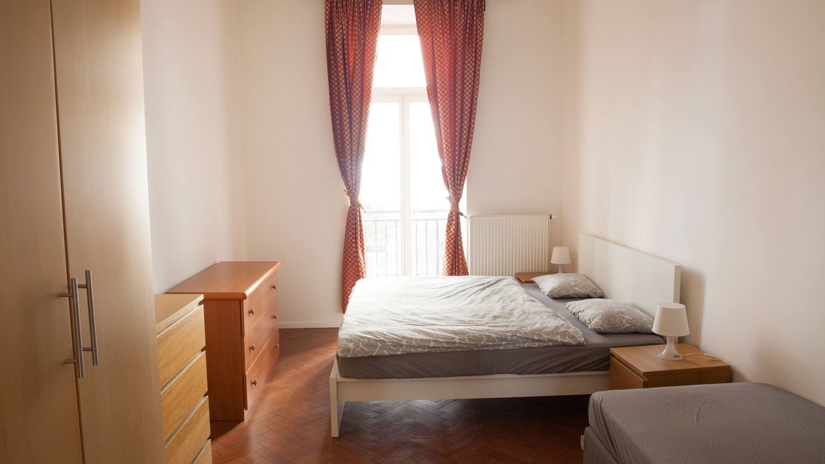 Andel Apartment | 2 Bed Flat - Sleeps 9 - Pets - Parking - Wifi