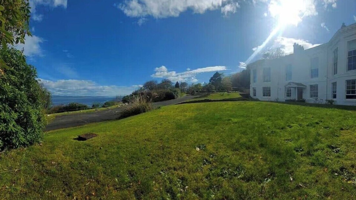 Rothesay Apartment | 2 Bed Flat - Sleeps 4 - Pets - Parking - Wifi