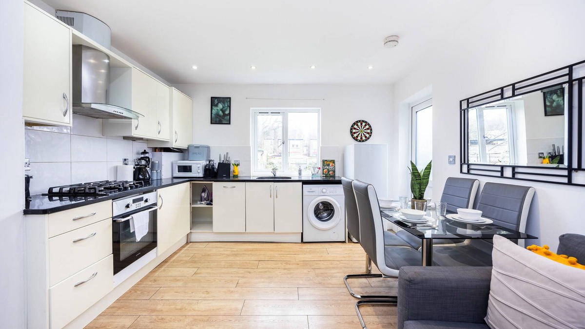 Bensham Manor Apartment | 2 Bed Flat | Thornton Heath | Sleeps 4 | Workers