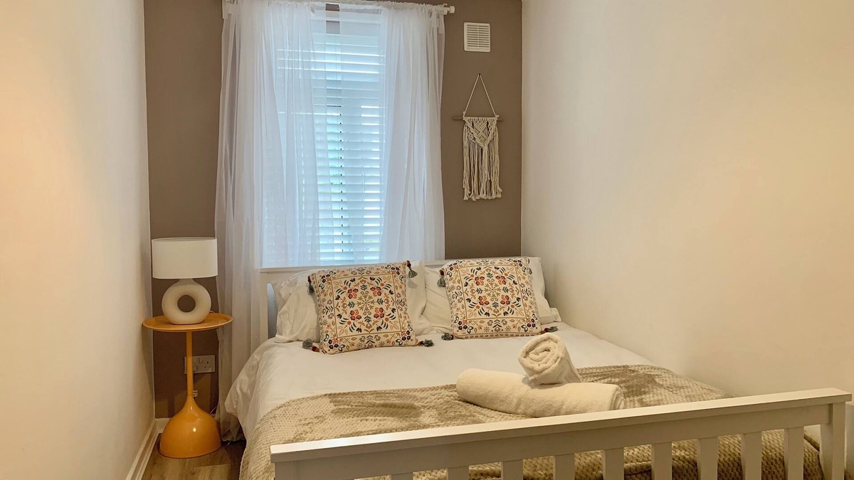 Stroud Green Apartment | 2 Bed Ground Floor, Boho Chic Garden Flat with Parking