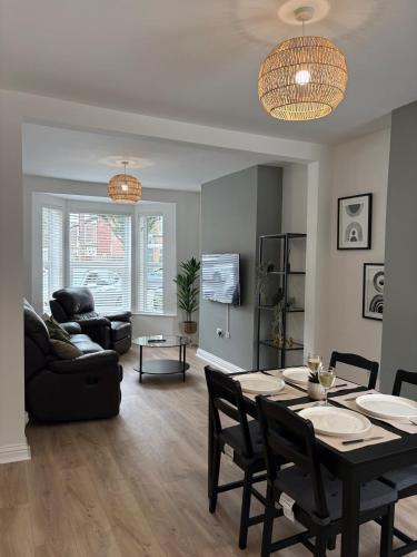 Hull House | 2 Bed House Great Location